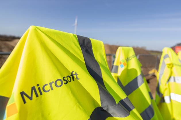 Spatenstich für Microsoft-Rechenzentren im Rheinischen Revier - 12.03.2026. Im Rheinischen Revier erfolgt der Spatenstich für neue Cloud-Rechenzentren von Microsoft. Mit den Hyperscaler-Standorten in Bergheim, Bedburg und Elsdorf baut das Unternehmen seine Cloud-Kapazitäten in Deutschland aus. Das Projekt gilt als wichtiger Baustein des Strukturwandels im ehemaligen Braunkohlerevier und soll die Region zu einem Zentrum für digitale Infrastruktur, Künstliche Intelligenz und Zukunftstechnologien entwickeln. Beim Termin nimmt unter anderem die stellvertretende Ministerpräsidentin von Nordrhein-Westfalen und Wirtschaftsministerin Mona Neubaur teil. Bergheim Nordrhein-Westfalen Deutschland *** Ground-breaking ceremony for Microsoft data c Copyright: xMarcxJohnx