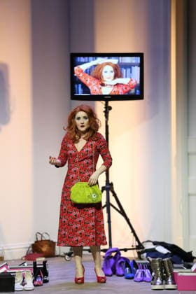 Katharine Mehrling (als Sophia) während der Fotoprobe für Sophia oder Das Ende der Humanisten im Renaissance-Theater in Berlin, 11. März 2026. Von Moritz Rinke. Regie Guntbert Warns. Bühne Momme Röhrbein. Kostüme Ariane Warns. Premiere ist am 15. März 2026. Renaissance Theater Berlin Sophia oder Das Ende der Humanisten