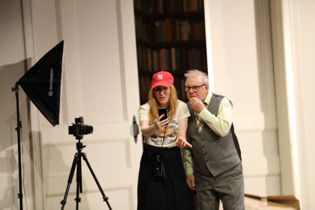 Christin Nichols (als Helena) und Joachim Krol (als Wolfgang) während der Fotoprobe für Sophia oder Das Ende der Humanisten im Renaissance-Theater in Berlin, 11. März 2026. Von Moritz Rinke. Regie Guntbert Warns. Bühne Momme Röhrbein. Kostüme Ariane Warns. Premiere ist am 15. März 2026. Renaissance Theater Berlin Sophia oder Das Ende der Humanisten