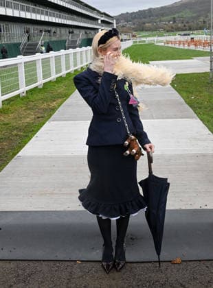 Bad weather at Cheltenham Racing Festival - Day Three Cheltenham, Gloucestershire Georgia Toffolo s scarf blows across her face due to Bad weather at Cheltenham Racing Festival - Day Three Cheltenham, Gloucestershire, Credit:Jules Annan Avalon England  Copyright: xJulesxAnnanx xAvalonx 1082285145