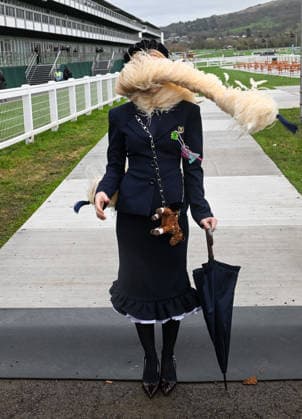 Bad weather at Cheltenham Racing Festival - Day Three Cheltenham, Gloucestershire Georgia Toffolo s scarf blows across her face due to Bad weather at Cheltenham Racing Festival - Day Three Cheltenham, Gloucestershire, Credit:Jules Annan Avalon England  Copyright: xJulesxAnnanx xAvalonx 1082285562