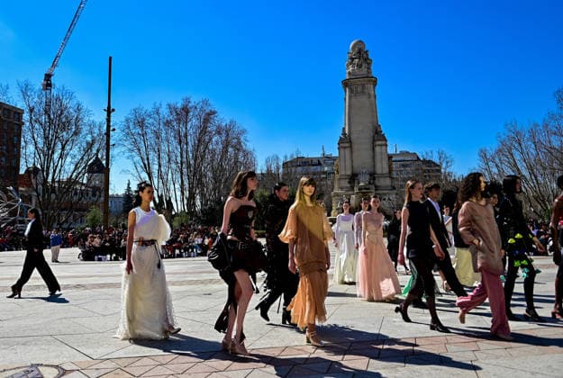 March 12, 2026, Madrid, Madrid, SPAIN: Models walk the runway on the urban catwalk set up in Plaza de EspaoÂ±a during the opening event of OMODA Madrid es Moda, marking the start of Madrid Fashion Week. The show brings together 25 Spanish independent fashion designers in one of the capital s most iconic locations. Madrid SPAIN  - ZUMAz108 20260312_znp_z108_005 Copyright: xRichardxZubelzux
