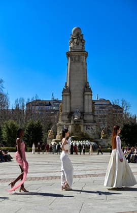 March 12, 2026, Madrid, Madrid, SPAIN: Models walk the runway on the urban catwalk set up in Plaza de EspaoÂ±a during the opening event of OMODA Madrid es Moda, marking the start of Madrid Fashion Week. The show brings together 25 Spanish independent fashion designers in one of the capital s most iconic locations. Madrid SPAIN  - ZUMAz108 20260312_znp_z108_011 Copyright: xRichardxZubelzux