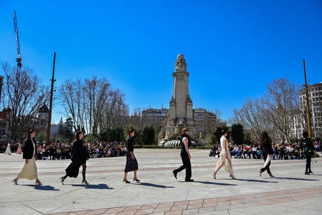 March 12, 2026, Madrid, Madrid, SPAIN: Models walk the runway on the urban catwalk set up in Plaza de EspaoÂ±a during the opening event of OMODA Madrid es Moda, marking the start of Madrid Fashion Week. The show brings together 25 Spanish independent fashion designers in one of the capital s most iconic locations. Madrid SPAIN  - ZUMAz108 20260312_znp_z108_019 Copyright: xRichardxZubelzux