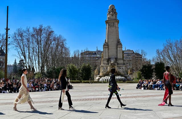March 12, 2026, Madrid, Madrid, SPAIN: Models walk the runway on the urban catwalk set up in Plaza de EspaoÂ±a during the opening event of OMODA Madrid es Moda, marking the start of Madrid Fashion Week. The show brings together 25 Spanish independent fashion designers in one of the capital s most iconic locations. Madrid SPAIN  - ZUMAz108 20260312_znp_z108_022 Copyright: xRichardxZubelzux