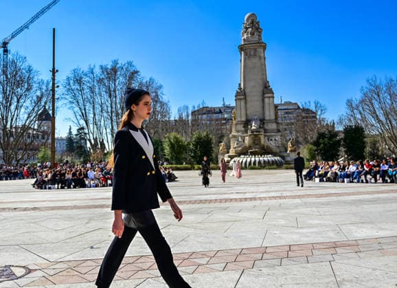 March 12, 2026, Madrid, Madrid, SPAIN: Models walk the runway on the urban catwalk set up in Plaza de EspaoÂ±a during the opening event of OMODA Madrid es Moda, marking the start of Madrid Fashion Week. The show brings together 25 Spanish independent fashion designers in one of the capital s most iconic locations. Madrid SPAIN  - ZUMAz108 20260312_znp_z108_034 Copyright: xRichardxZubelzux