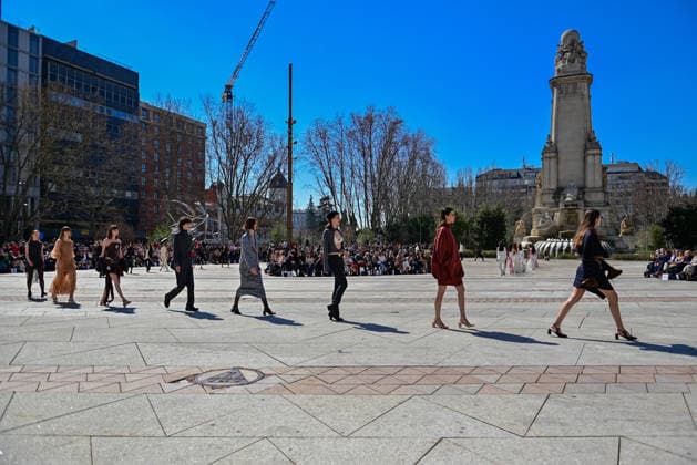 March 12, 2026, Madrid, Madrid, SPAIN: Models walk the runway on the urban catwalk set up in Plaza de EspaoÂ±a during the opening event of OMODA Madrid es Moda, marking the start of Madrid Fashion Week. The show brings together 25 Spanish independent fashion designers in one of the capital s most iconic locations. Madrid SPAIN - ZUMAz108 20260312_znp_z108_023 Copyright: xRichardxZubelzux