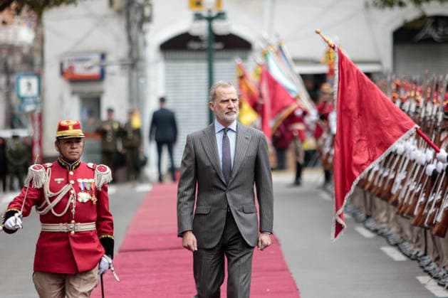 Bolivia welcomes King Felipe VI during his visit to South America LA PAZ, BOLIVIA - MARCH 12: Spain s King Felipe VI (right), receives military honors at the government palace as he arrives to meet with Bolivian President Rodrigo Paz during the visit of the King of Spain Felipe VI to Bolivia, in La Paz, Bolivia, on March 12, 2026. After six years, King Felipe VI of Spain arrived in La Paz, Bolivia, for a brief visit as part of a tour of South America. The arrival of the Spanish monarch now takes on special significance due to his personal friendship with Bolivian President Rodrigo Paz, and this visit marks the beginning of a new chapter in relations, with the goal of revitalizing Bolivia s ties with Europe. Jorge Mateo Romay Salinas Anad  Copyright: x2026xAnadoluxJorgexMateoxRomayxSalinasx