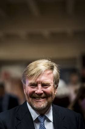 DIEVER - King Willem-Alexander talks with actors during his visit to the Shakespeare Theatre s anniversary performance of The Strong Will. The theatre is celebrating its 80th anniversary. SIESE VEENSTRA ANP netherlands out - belgium out  Copyright: xx x553145426x originalFilename: 553145426.jpg