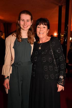 Claudia Sollbach mit Enkelin Lena Premiere Der Abschiedsbrief Komödie im Hotel Bayerischen Hof Theater München 12. März 2026
