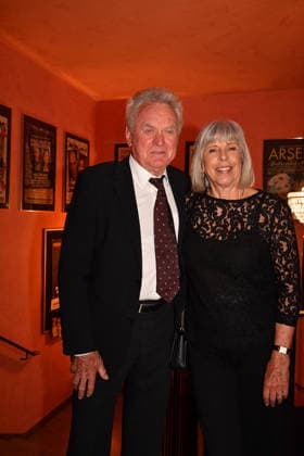 Sepp Maier mit Ehefrau Monika Roth Premiere Der Abschiedsbrief Komödie im Hotel Bayerischen Hof Theater München 12. März 2026