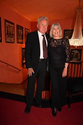 Sepp Maier mit Ehefrau Monika Roth Premiere Der Abschiedsbrief Komödie im Hotel Bayerischen Hof Theater München 12. März 2026
