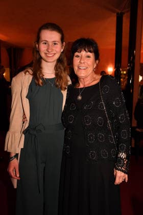 Claudia Sollbach mit Enkelin Lena Premiere Der Abschiedsbrief Komödie im Hotel Bayerischen Hof Theater München 12. März 2026