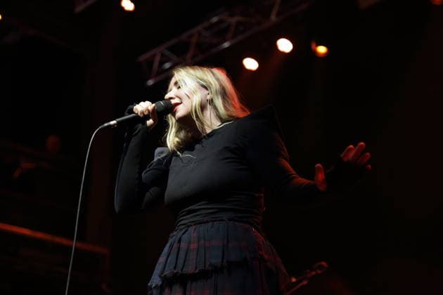 Katie Stelmanis alias Austra bei einem Konzert im Kesselhaus in Berlin, 12. März 2026. Austra Konzert Berlin