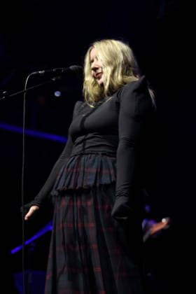 Katie Stelmanis alias Austra bei einem Konzert im Kesselhaus in Berlin, 12. März 2026. Austra Konzert Berlin