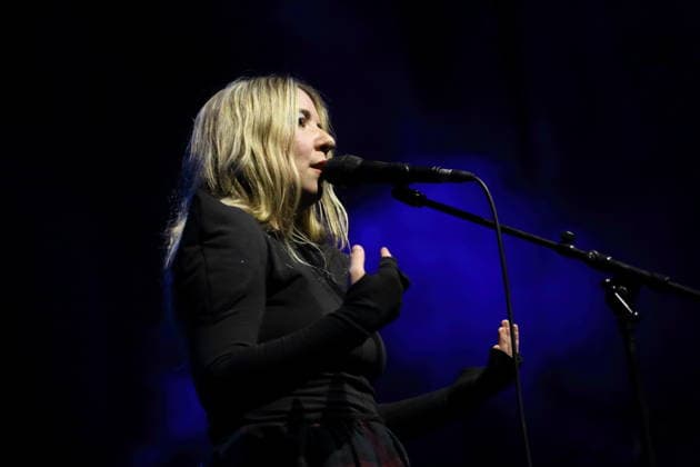 Katie Stelmanis alias Austra bei einem Konzert im Kesselhaus in Berlin, 12. März 2026. Austra Konzert Berlin