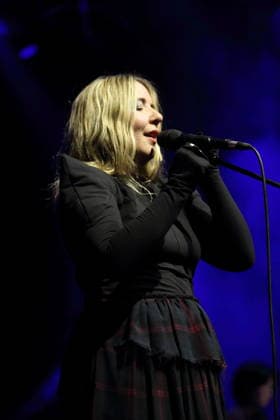 Katie Stelmanis alias Austra bei einem Konzert im Kesselhaus in Berlin, 12. März 2026. Austra Konzert Berlin