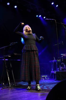 Katie Stelmanis alias Austra bei einem Konzert im Kesselhaus in Berlin, 12. März 2026. Austra Konzert Berlin