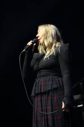 Katie Stelmanis alias Austra bei einem Konzert im Kesselhaus in Berlin, 12. März 2026. Austra Konzert Berlin