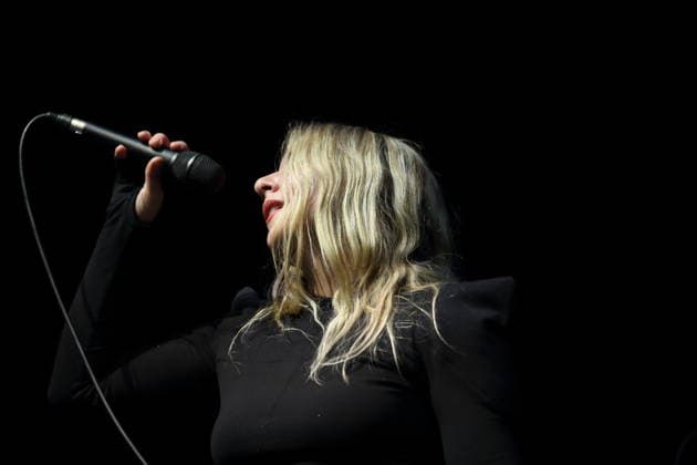 Katie Stelmanis alias Austra bei einem Konzert im Kesselhaus in Berlin, 12. März 2026. Austra Konzert Berlin
