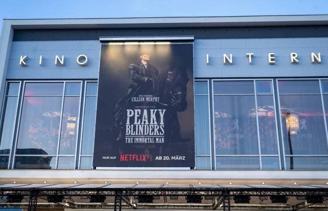 Kino, Filmpremiere von Peaky Blinders, The Immortal Man im Kino International in Berlin, im Bild, Übersicht Kino, auf dem Plakat Schauspieler Cillian Murphy, 12.03. 2026, Copyright: xMatthiasxKochx