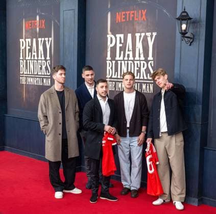 Kino, Filmpremiere von Peaky Blinders, The Immortal Man im Kino International in Berlin, im Bild v. l. Torwart Carl Klaus (1. FC Union Berlin) , Andrej Ilic (1. FC Union Berlin), Josip Juranovic (1. FC Union Berlin), Andras Schäfer (1. FC Union), Aljoscha Kemlein (1. FC Union Berlin) mit Trikots mit den Flocks 66 sowie Peaky Blinders und Shelby 12.03. 2026, Copyright: xMatthiasxKochx