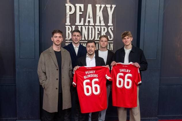 Kino, Filmpremiere von Peaky Blinders, The Immortal Man im Kino International in Berlin, im Bild v. l. Torwart Carl Klaus (1. FC Union Berlin) , Andrej Ilic (1. FC Union Berlin), Josip Juranovic (1. FC Union Berlin), Andras Schäfer (1. FC Union), Aljoscha Kemlein (1. FC Union Berlin) mit Trikots mit den Flocks 66 sowie Peaky Blinders und Shelby 12.03. 2026, Copyright: xMatthiasxKochx