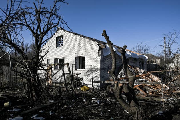 Russian troops strike Zaporizhzhia with guided aerial bombs A house is damaged by a Russian strike with guided aerial bombs in Zaporizhzhia, Ukraine, on March 12, 2026. Russian forces attack residential areas of the city, injuring 12 people, including four children Zaporizhzhia Ukraine  Copyright: xDmytroxSmolienkox originalFilename: ukrinform-russiant260312_np2Dt.jpg