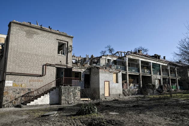 Russian troops strike Zaporizhzhia with guided aerial bombs An apartment building damaged by a Russian strike with guided aerial bombs is seen in Zaporizhzhia, Ukraine, on March 12, 2026. Russian forces attack residential areas of the city, injuring 12 people, including four children Zaporizhzhia Ukraine  Copyright: xDmytroxSmolienkox originalFilename: ukrinform-russiant260312_npb5W.jpg
