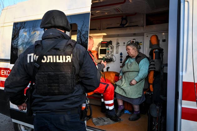 Russian troops strike Zaporizhzhia with guided aerial bombs A local resident receives medical assistance inside an ambulance after being injured as a result of a Russian strike with guided aerial bombs in Zaporizhzhia, Ukraine, on March 11, 2026. Twelve people, including four children, are injured in the attack on residential areas of the city Zaporizhzhia Ukraine  Copyright: xDmytroxSmolienkox originalFilename: ukrinform-russiant260312_npMay.jpg