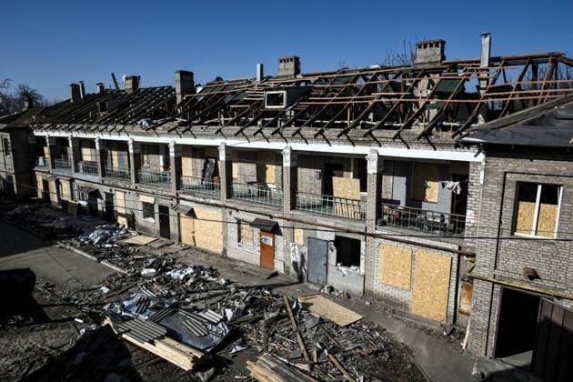 Russian troops strike Zaporizhzhia with guided aerial bombs An apartment building damaged by a Russian strike with guided aerial bombs is seen in Zaporizhzhia, Ukraine, on March 12, 2026. Russian forces attack residential areas of the city, injuring 12 people, including four children Zaporizhzhia Ukraine  Copyright: xDmytroxSmolienkox originalFilename: ukrinform-russiant260312_np7Ib.jpg