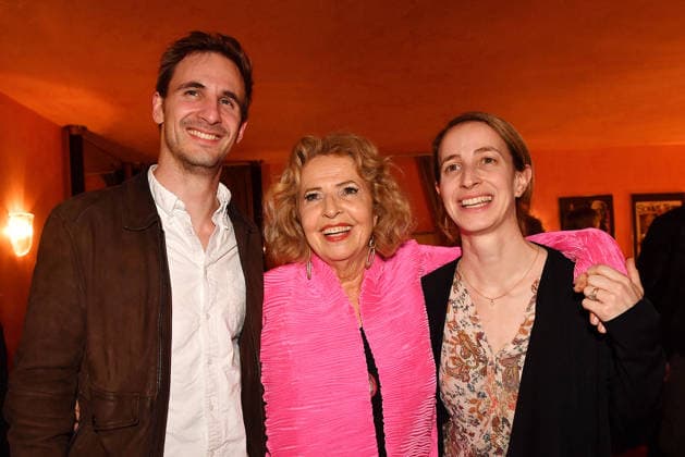 Schwiegersohn William McGehee, Michaela May und Tochter Lilian Schiffer bei Der Abschiedsbrief Theater Premiere am 12.03.2026 in der Komoedie Bayerischer Hof in Muenchen Der Abschiedsbrief Premiere in der Komoedie im Hotel Bayerischer Hof in Muenchen