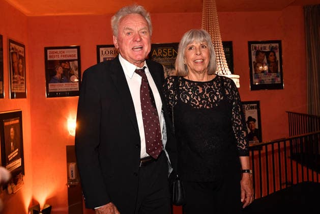 Sepp Maier und seine Ehefrau Monika Roth bei Der Abschiedsbrief Theater Premiere am 12.03.2026 in der Komoedie Bayerischer Hof in Muenchen Der Abschiedsbrief Premiere in der Komoedie im Hotel Bayerischer Hof in Muenchen