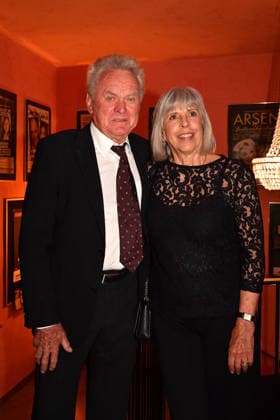 Sepp Maier und seine Ehefrau Monika Roth bei Der Abschiedsbrief Theater Premiere am 12.03.2026 in der Komoedie Bayerischer Hof in Muenchen Der Abschiedsbrief Premiere in der Komoedie im Hotel Bayerischer Hof in Muenchen