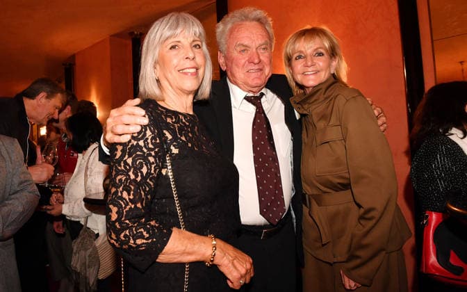 Monika Roth, Sepp Maier und Christa Kinshofer bei Der Abschiedsbrief Theater Premiere am 12.03.2026 in der Komoedie Bayerischer Hof in Muenchen Der Abschiedsbrief Premiere in der Komoedie im Hotel Bayerischer Hof in Muenchen