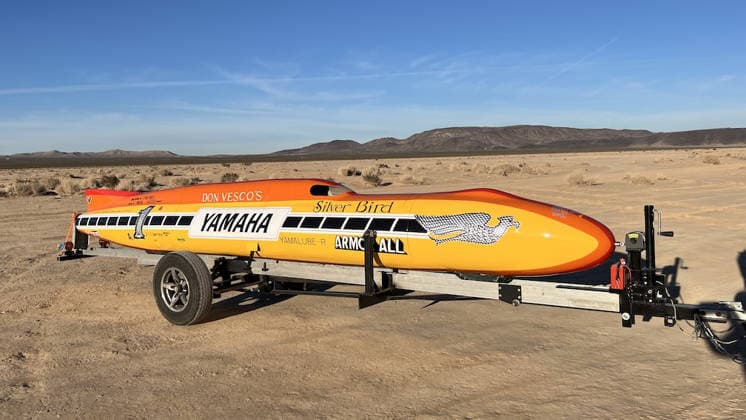 Record-breaking 300mph motorcycle is heading under the hammer Story from Jam Press (Fastest Motorbike Sale) Pictured: 1975 Don Vesco Silver Bird Lightning Bolt. Record-breaking 300mph motorcycle is heading under the hammer A record-breaking motorcycle, which was the first to ever hit 300mph, is heading under the hammer. The iconic 1975 Don Vesco Silver Bird Lightning Bolt land speed motorcycle is looking for a new owner. The unique piece of motorbiking history set an international record of 303mph in 1975. The bike is kitted out with two Yamaha TZ750 engines, as reported by CreatorZine. It was built by Don Vesco to race on the Bonneville Salt Flats, in Utah, the USA. Three years after the Silver Bird broke the record, the racer tran  Copyright: xJamxPress MecumxAuctions