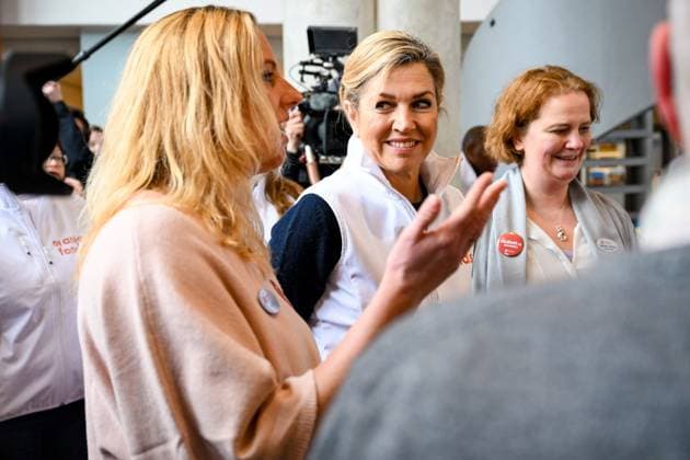 The Netherlands, 2026-03-13 11:25:10 HOOFDDORP, 13-03-2026, Residential care facility. King Willem Alexander and Queen Maxima assist with a volunteer activity for NLdoet, an initiative of the Orange Fund. NLdoet is taking place for the 22nd time this year. The Royal Couple is rolling up their sleeves at a residential care facility in Hoofddorp, where elderly and vulnerable people live with appropriate care and support. Here, together with residents and other volunteers, they are sprucing up the inner gardens. PHOTO: NLBeeld Patrick van Emst Credit: NL Beeld Patrick van Emst  Copyright: xx x