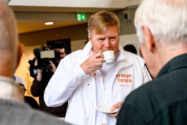 The Netherlands, 2026-03-13 11:27:20 HOOFDDORP, 13-03-2026, Residential care facility. King Willem Alexander and Queen Maxima assist with a volunteer activity for NLdoet, an initiative of the Orange Fund. NLdoet is taking place for the 22nd time this year. The Royal Couple is rolling up their sleeves at a residential care facility in Hoofddorp, where elderly and vulnerable people live with appropriate care and support. Here, together with residents and other volunteers, they are sprucing up the inner gardens. PHOTO: NLBeeld Patrick van Emst Credit: NL Beeld Patrick van Emst  Copyright: xx x