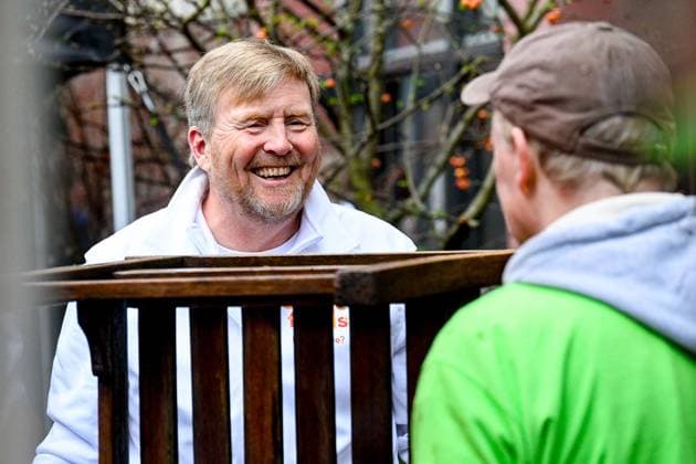 The Netherlands, 2026-03-13 11:43:38 HOOFDDORP, 13-03-2026, Residential care facility. King Willem Alexander and Queen Maxima assist with a volunteer activity for NLdoet, an initiative of the Orange Fund. NLdoet is taking place for the 22nd time this year. The Royal Couple is rolling up their sleeves at a residential care facility in Hoofddorp, where elderly and vulnerable people live with appropriate care and support. Here, together with residents and other volunteers, they are sprucing up the inner gardens. PHOTO: NLBeeld Patrick van Emst Credit: NL Beeld Patrick van Emst  Copyright: xx x