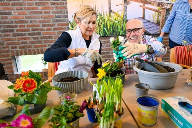 The Netherlands, 2026-03-13 11:56:47 HOOFDDORP, 13-03-2026, Residential care facility. King Willem Alexander and Queen Maxima assist with a volunteer activity for NLdoet, an initiative of the Orange Fund. NLdoet is taking place for the 22nd time this year. The Royal Couple is rolling up their sleeves at a residential care facility in Hoofddorp, where elderly and vulnerable people live with appropriate care and support. Here, together with residents and other volunteers, they are sprucing up the inner gardens. PHOTO: NLBeeld Patrick van Emst Credit: NL Beeld Patrick van Emst  Copyright: xx x