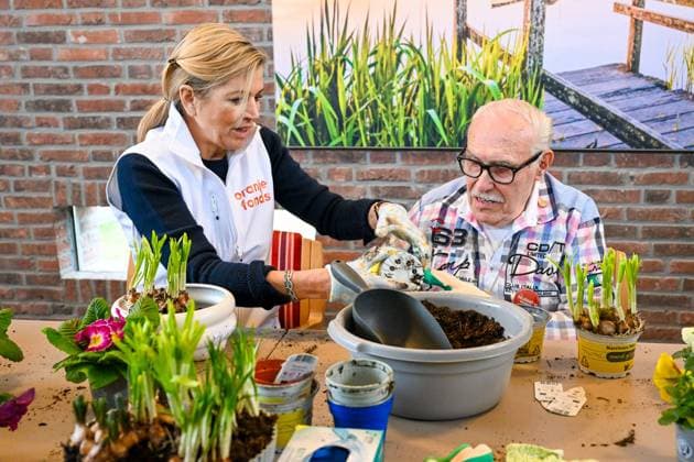 The Netherlands, 2026-03-13 12:05:59 HOOFDDORP, 13-03-2026, Residential care facility. King Willem Alexander and Queen Maxima assist with a volunteer activity for NLdoet, an initiative of the Orange Fund. NLdoet is taking place for the 22nd time this year. The Royal Couple is rolling up their sleeves at a residential care facility in Hoofddorp, where elderly and vulnerable people live with appropriate care and support. Here, together with residents and other volunteers, they are sprucing up the inner gardens. PHOTO: NLBeeld Patrick van Emst Credit: NL Beeld Patrick van Emst  Copyright: xx x