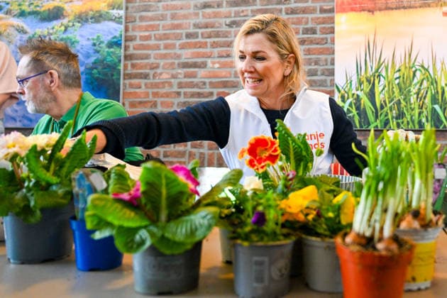 King and Queen Maxima assist with volunteer activity NLdoet. Hoofddorp, the Netherlands. 13 Mar 2026 Queen Maxima assist with an NLdoet volunteer activity of the Orange Fund at a residential care facility in Hoofddorp. NLdoet is taking place for the 22nd time this year. Hoofddorp The Netherlands  Copyright: xNLBeeld PatrickxvanxEmstx