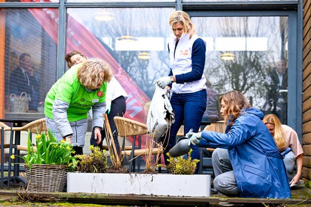 King and Queen Maxima assist with volunteer activity NLdoet. Hoofddorp, the Netherlands. 13 Mar 2026 Queen Maxima assist with an NLdoet volunteer activity of the Orange Fund at a residential care facility in Hoofddorp. NLdoet is taking place for the 22nd time this year. Hoofddorp The Netherlands  Copyright: xNLBeeld PatrickxvanxEmstx