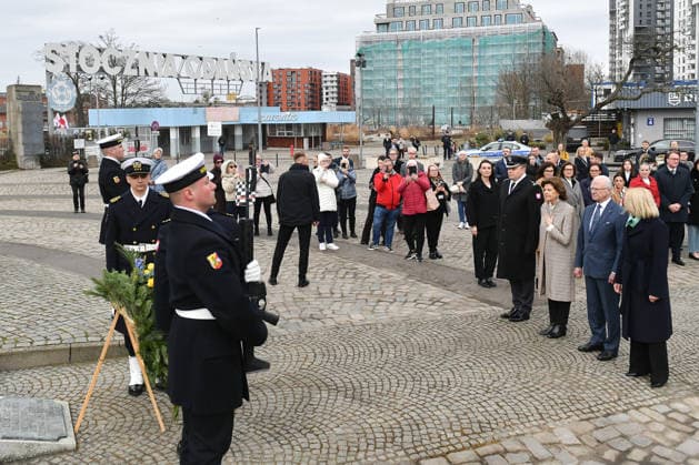 Swedish Royal Couple in Gdansk King Carl Gustaf and Queen Silvia participate in a wreath-laying ceremony at the monument to the fallen shipyard workers of 1970 in Gdansk, Poland, on March 12, 2026. King Carl Gustaf and Queen Silvia of Sweden are on a state visit to Poland March 10–12, 2026. 1082334005  1082334005