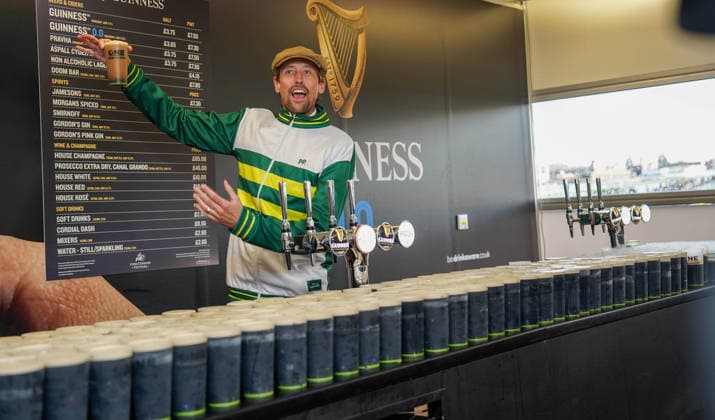 Cheltenham Festival 2026 Peter Crouch 12th March 2026. Cheltenham Festival 2026. Day Three Peter Crouch gives away a 1000 pints of Guinness after losing a bet on the Paddy Power stakes at Cheltenham.  Copyright: xPaulxEdwardsx NINTCHDBPICT001066059874