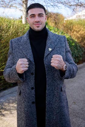 . 13 03 2026. Cheltenham, United Kingdom. Tommy Fury arriving for the Cheltenham Gold Cup on the final day of the Cheltenham Festival, United Kingdom.  xi-Imagesx IIM-26632-0023