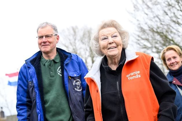The Netherlands, 2026-03-13 14:00:41 AMSTERDAM, 13-03-2026, Children s Farm. Princess Beatrix participates in a volunteer activity for NLdoet by the Orange Fund. NLdoet is taking place for the 22nd time this year. Princess Beatrix helps care for the animals at a children s farm in Amsterdam. PHOTO: NLBeeld Patrick van Emst Credit: NL Beeld Patrick van Emst  Copyright: xx x
