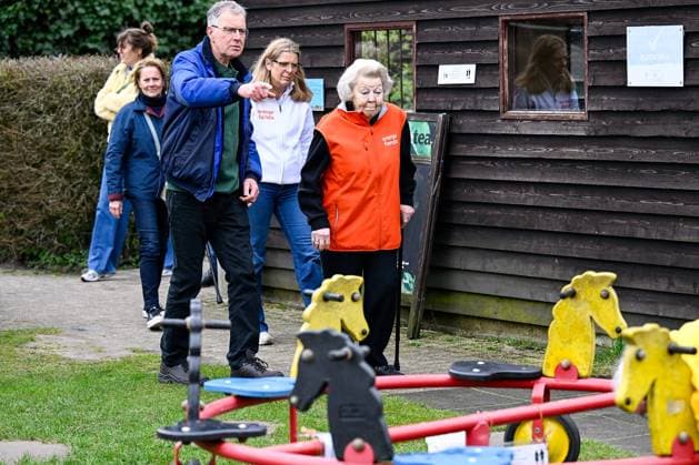 The Netherlands, 2026-03-13 14:26:50 AMSTERDAM, 13-03-2026, Children s Farm. Princess Beatrix participates in a volunteer activity for NLdoet by the Orange Fund. NLdoet is taking place for the 22nd time this year. Princess Beatrix helps care for the animals at a children s farm in Amsterdam. PHOTO: NLBeeld Patrick van Emst Credit: NL Beeld Patrick van Emst  Copyright: xx x