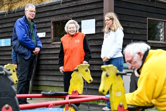 The Netherlands, 2026-03-13 14:27:53 AMSTERDAM, 13-03-2026, Children s Farm. Princess Beatrix participates in a volunteer activity for NLdoet by the Orange Fund. NLdoet is taking place for the 22nd time this year. Princess Beatrix helps care for the animals at a children s farm in Amsterdam. PHOTO: NLBeeld Patrick van Emst Credit: NL Beeld Patrick van Emst  Copyright: xx x