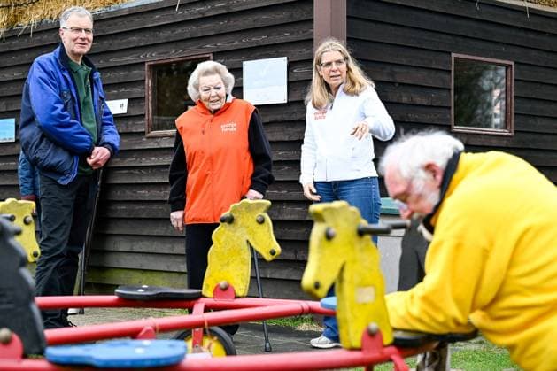 The Netherlands, 2026-03-13 14:27:54 AMSTERDAM, 13-03-2026, Children s Farm. Princess Beatrix participates in a volunteer activity for NLdoet by the Orange Fund. NLdoet is taking place for the 22nd time this year. Princess Beatrix helps care for the animals at a children s farm in Amsterdam. PHOTO: NLBeeld Patrick van Emst Credit: NL Beeld Patrick van Emst  Copyright: xx x